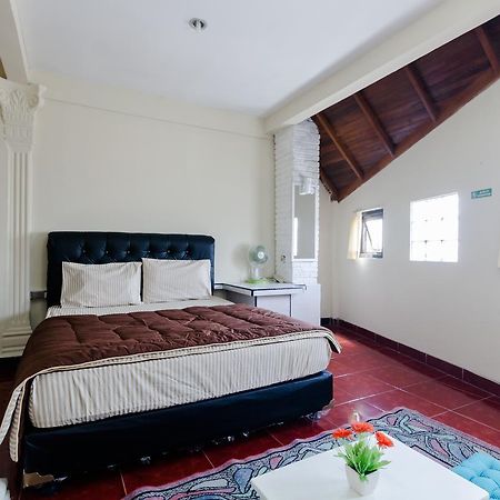 Pele Guesthouse Бандунг Екстер'єр фото