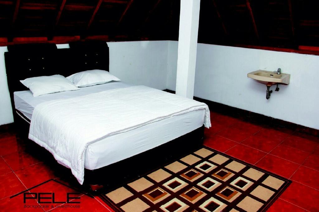 Pele Guesthouse Бандунг Екстер'єр фото