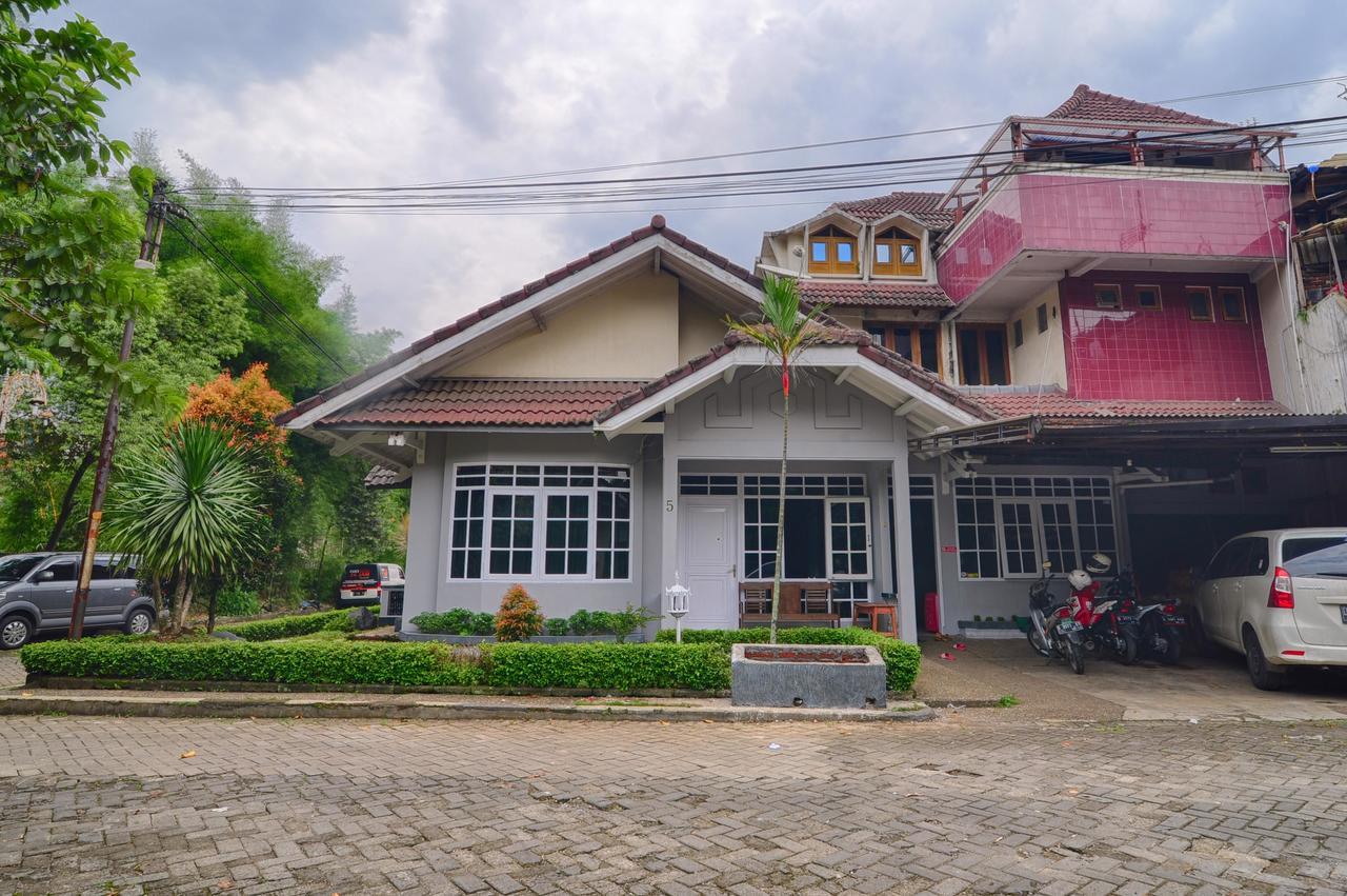 Pele Guesthouse Бандунг Екстер'єр фото