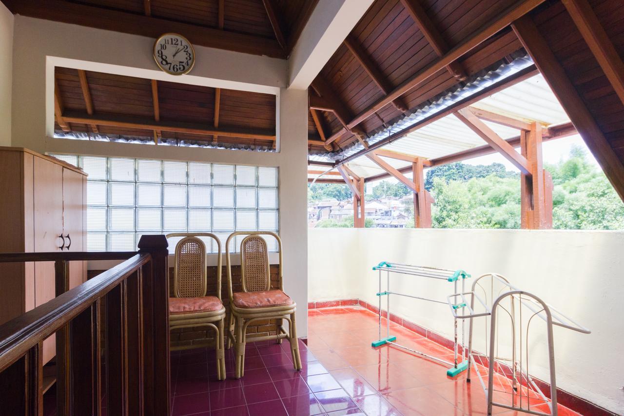 Pele Guesthouse Бандунг Екстер'єр фото