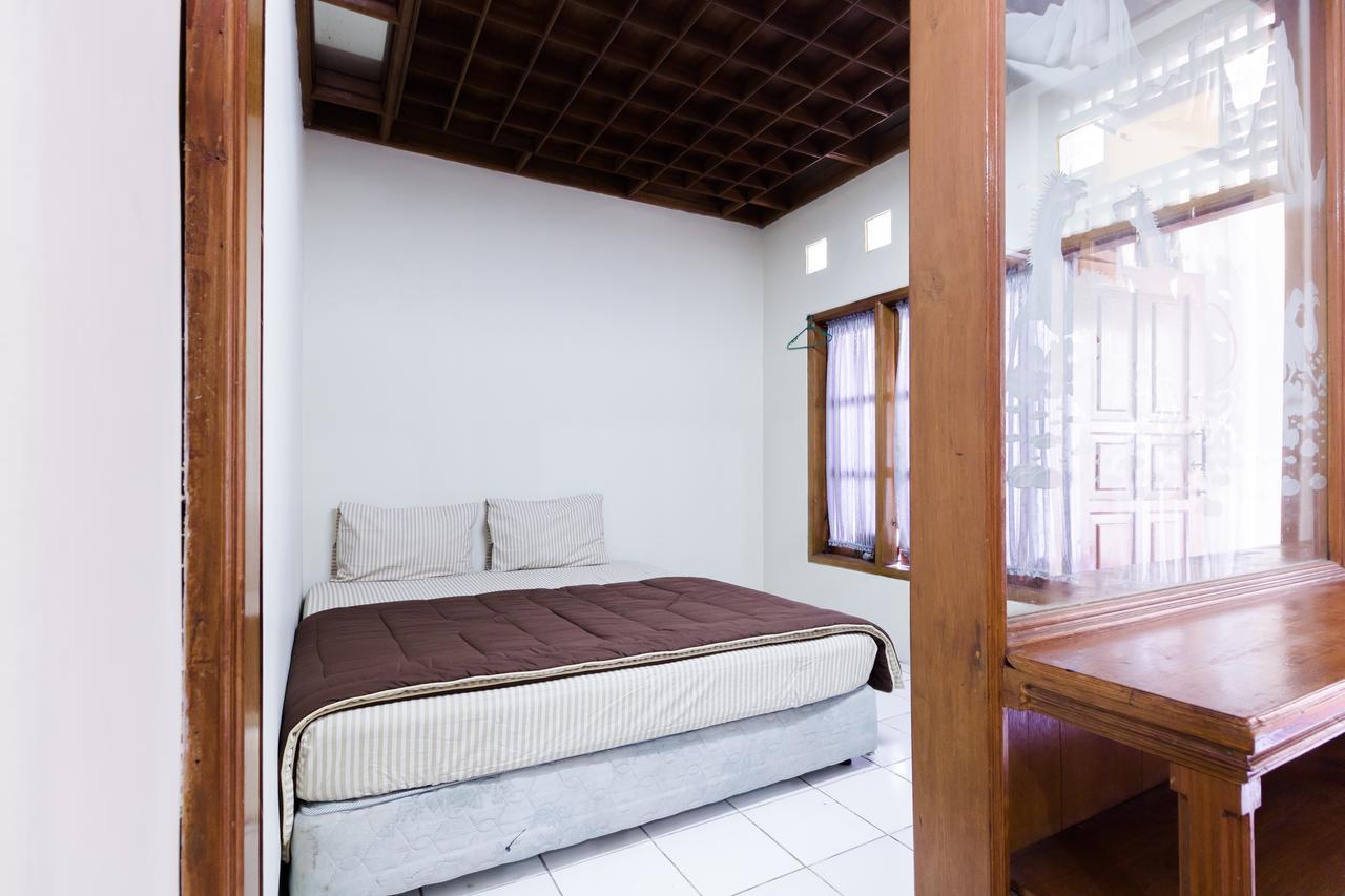 Pele Guesthouse Бандунг Екстер'єр фото