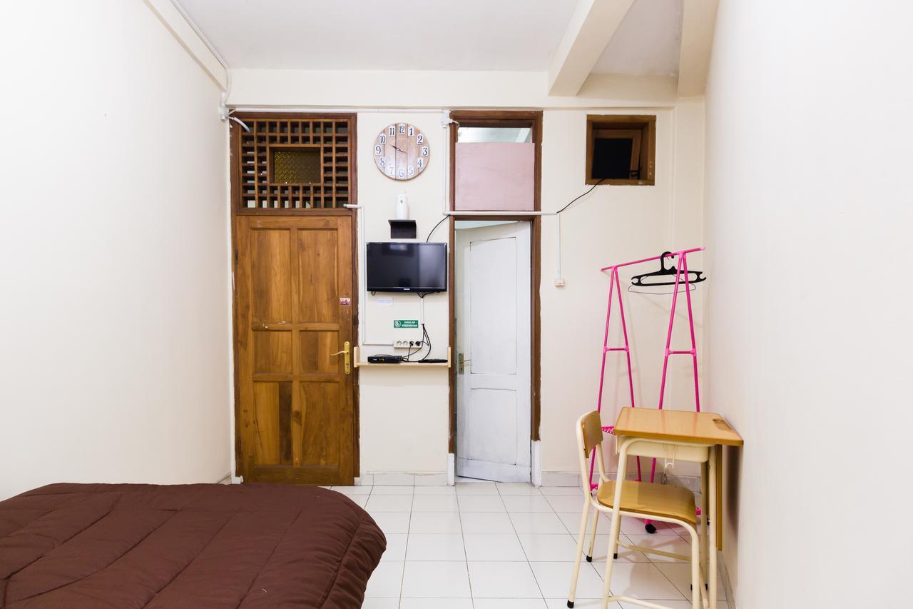 Pele Guesthouse Бандунг Екстер'єр фото